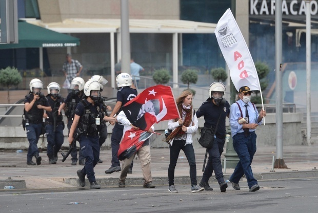 Турската полиция разпръсна женски протест на "Таксим"