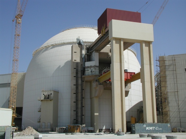 Русия строи две ядрени електроцентрали в Иран