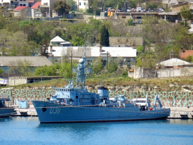 Руски военни щурмуват последния украински кораб в Крим