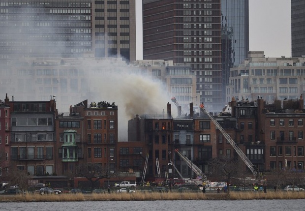 Пожар в Бостън уби двама огнеборци и рани 18 души в Бостън