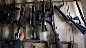 Киев разоръжава незаконните групировки