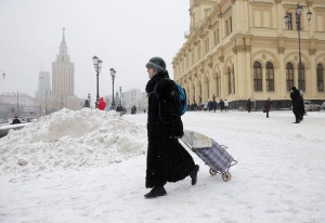 Снежна буря затрупа Москва за 1 април