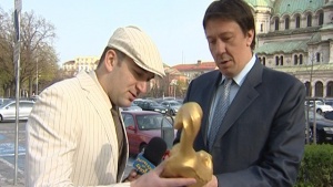Депутатът  Явор Куюмджиев получи  „Златен скункс”