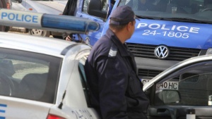 Проверяват сигнал за бомба под автомобил във Варна