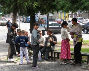 Животът на ромите в ЕС се подобрява