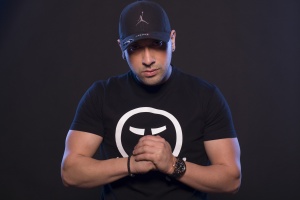 Играта направи гангстерско парче за проблемите си с Интерпол