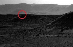 „Кюриосити“ засне странна светлина на Марс