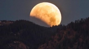 Пълно лунно затъмнение наблюдават по света, не и у нас