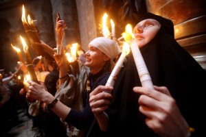 Благодатният огън бе запален в Йерусалим след хиляди молитви