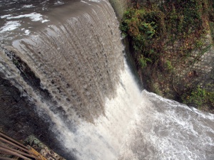 Трима загинали при наводнения в Румъния
