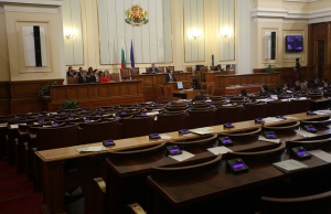 ГЕРБ първи по неизвинени отсъствия от пленарна зала