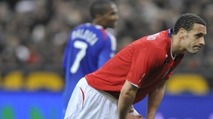 Рио Фърдинанд иска да остане в Юнайтед