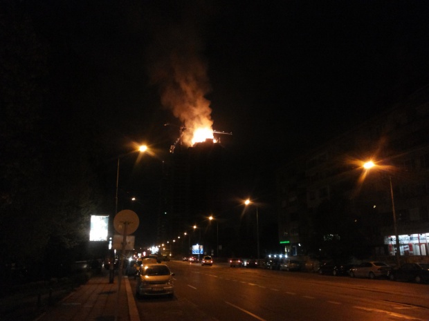 Пожар на върха на бъдещата най-висока сграда в София