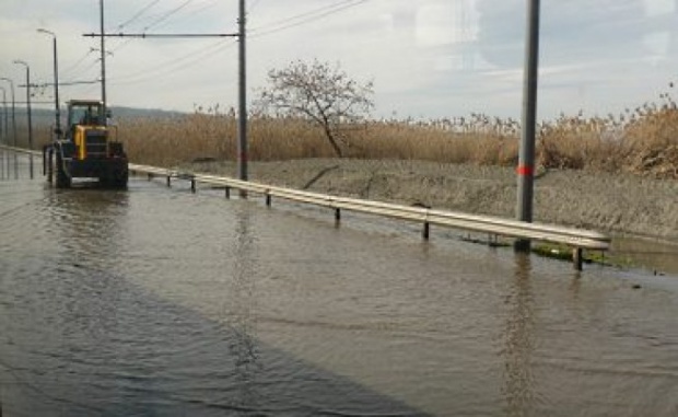 Порои заляха няколко села