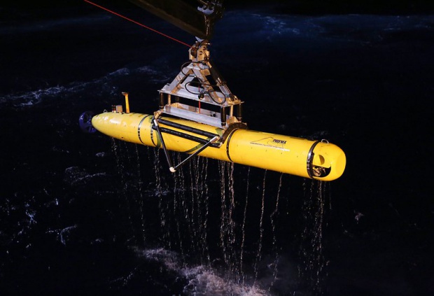 Подводен робот търси изчезналия Боинг в по-голяма зона