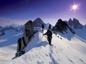 Двама алпинисти загинаха в Хималаите, един турист в неизвестност