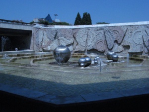 Дете изпадна в кома след падане във фонтаните на НДК