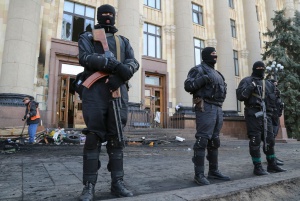 Сепаратисти напускат сгради в Луганск