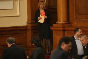 ГЕРБ иска оставката на Манолова, бъркала НС със „селския мегдан“