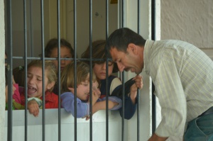 Запалиха сграда за сирийски бежанци в Турция