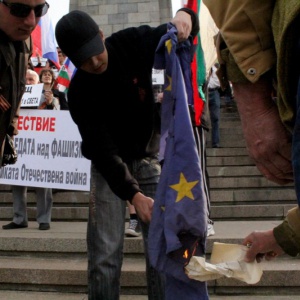 ГЕРБ: Станишев да се извини за изгореното знаме на ЕС