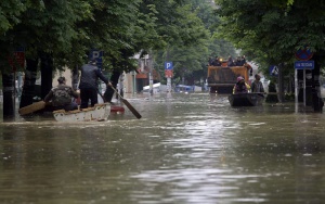 Евакуират цял град в Сърбия заради наводненията