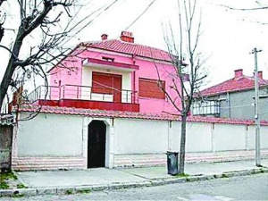 Бандитски палати стават детски лагери