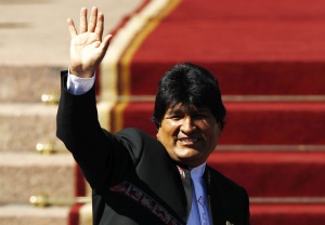 Президентът на Боливия стана професионален футболист
