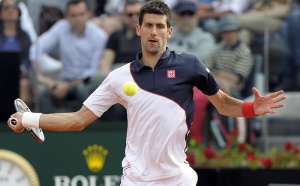 Джокович дари половин милион долара на бедстваща Сърбия