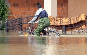 Все повече жертви от наводненията на Балканите