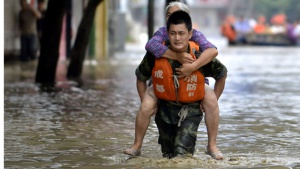 Наводнения взеха 15 жертви в Южен Китай, петима в неизвестност