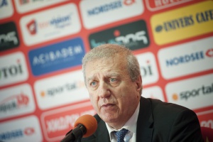 Милиардер от Хонконг посети „Българска армия“ с Томов