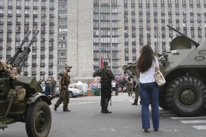 Двама убити цивилни и осем ранени при сблъсъци в Украйна