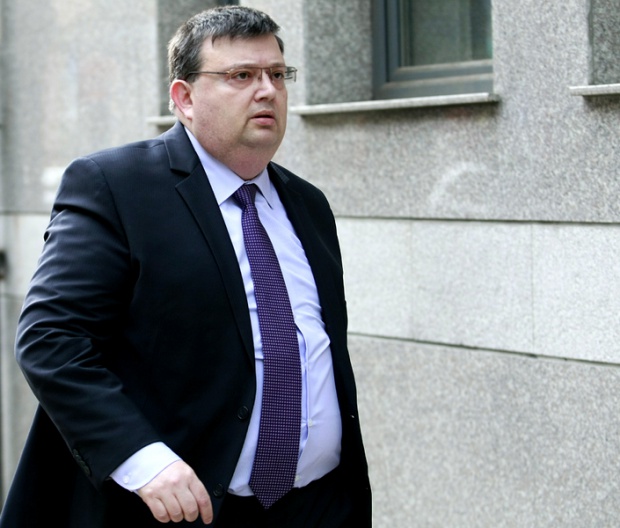 Цацаров: Няма политически мотив срещу президента