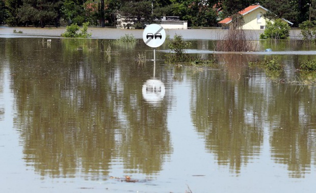 Сърбия иска българските спасители да останат още седмица