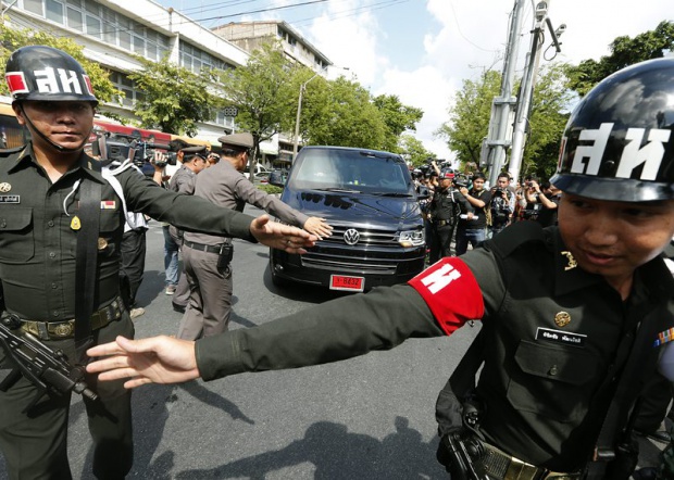 Тайландските военни задържаха Шинаватра - искат реформи преди избори