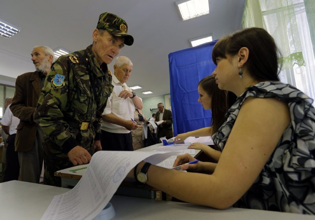 Смъртни заплахи и липса на бюлетини на изборите в Източна Украйна