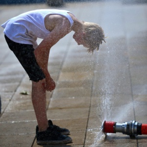 Един загинал и 460 в болница заради жеги в Япония