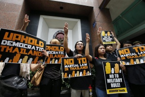 Арест в Тайланд за тези, които правят знака на протеста от „Игрите на глада“