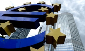 ЕЦБ с рекордно нисък лихвен процент и негативна лихва по депозитите