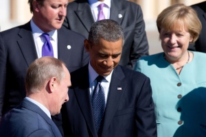 Дипломатически обрати: Путин и Камерън не се ръкуваха