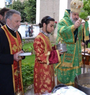 Епископ Инокентий: Въвеждането на вероучение зависи от управляващите