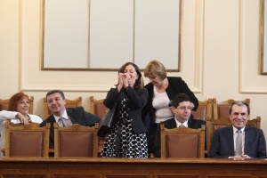 Има кворум, депутатите гласуват вота на недоверие