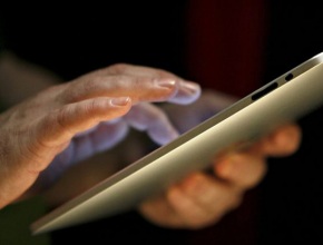 Производството на дисплеите за новия iPad Air ще започне този месец