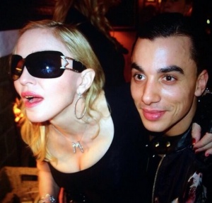 Браво на Мадона - излиза с нов 26-годишен танцьор