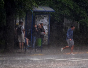 Порои и градушки опустошават цели райони