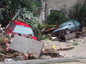 40 затворници помагат след бедствието във Варна