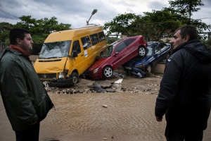 Евакуират туристи от Албена, хотелите са под вода