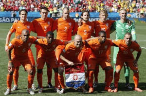 Холандия спечели групата си след 2:0 срещу Чили