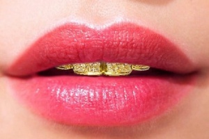 Нова мода: Безполезни златни зъбни протези за 150 000 долара (видео)